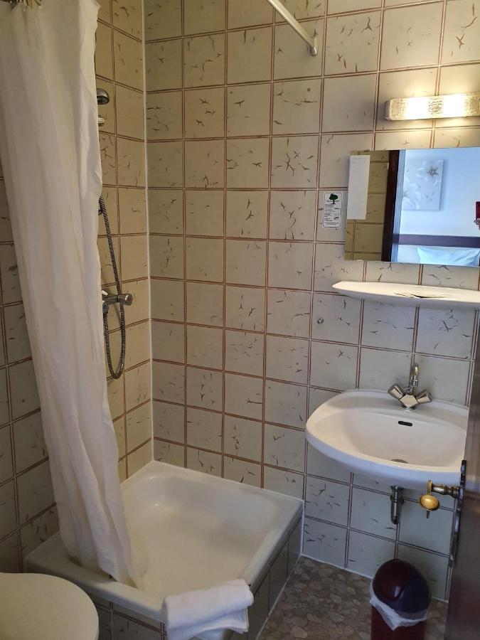 Stay2Night Hotel Dillingen an der Saar Exteriör bild